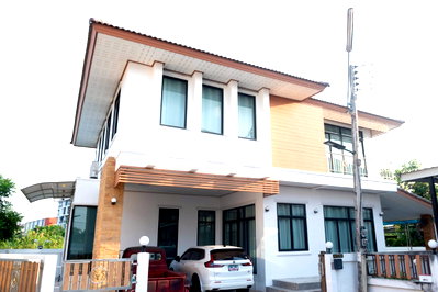 บ้านเดี่ยว สนามช้าง อินเตอร์เนชันแนล เซอร์กิต : ขายบ้านเดี่ยว 2 ชั้น บุรีรัมย์ หมู่บ้านสามออ 3 ริมน้ำ 108 ตร.ว. มีสระว่ายน้ำส่วนตัว ทำเลดี