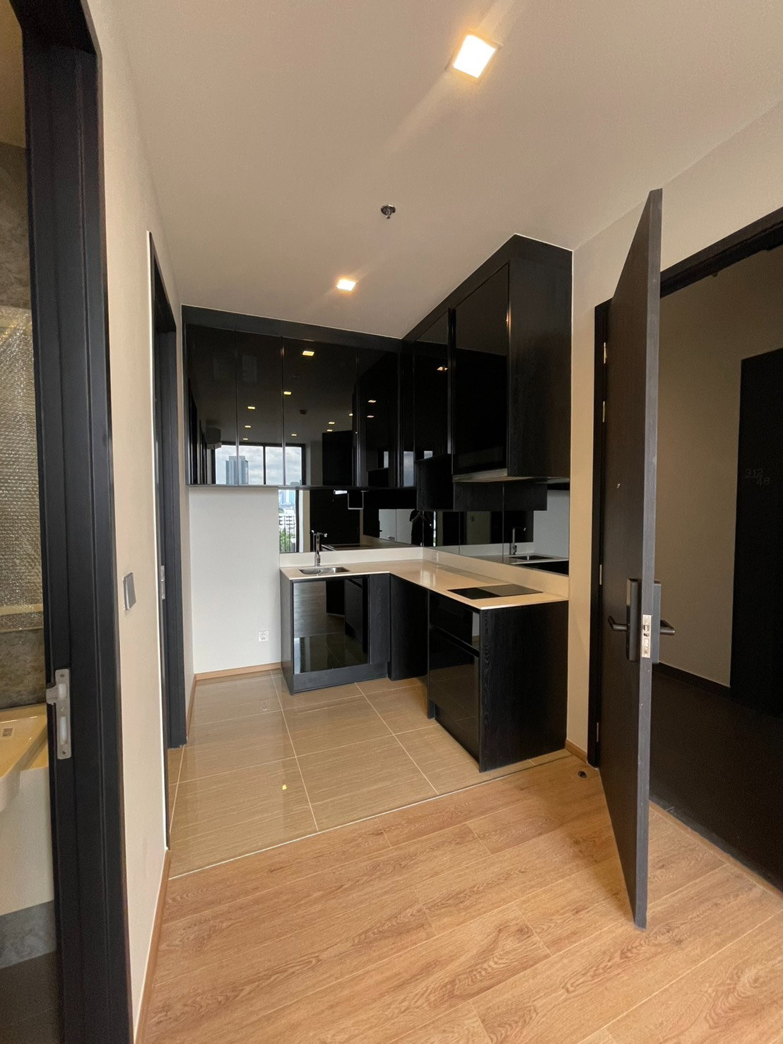 Luxury Condo for Sale: Noble Around Ari, 2 Bedrooms (Rare Location & Rare Item)