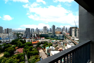 Condos for rent : Corner and Quite room with Large Balcony Rhythm 44/1  BTS Phrakhanong       2 bed 1 bath 