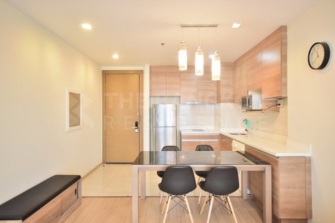 RHYTHM Ratchada-Huaikhwang near MRT Huai Khwang Station Location Near Employment, Surrounded by Lifestyles