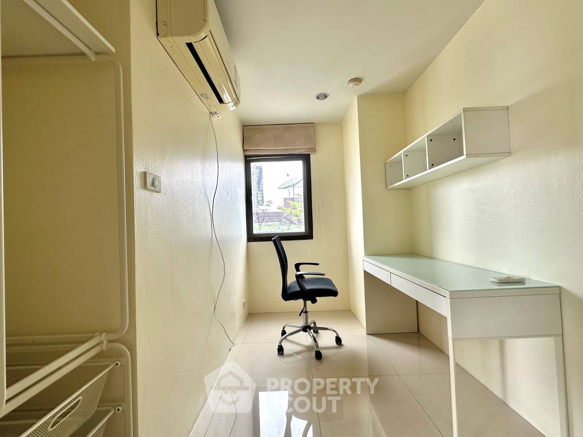 picture Great Value 2-BR Top View Tower Condominium, 23rd Floor, BTS Thong Lor (ID 3195737) - 13/18