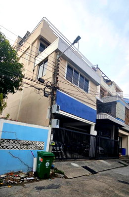 ขายโฮมออฟฟิศ : ขายโฮมออฟฟิศ 6 ชั้น ทำเลดี เดินทางสะดวก ซอยอุดมสุข