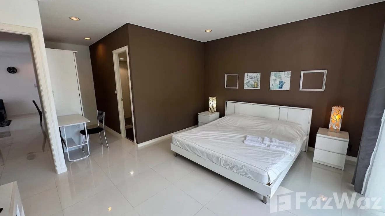picture 3 Beds - 2 Bath Freehold Condominium 6684602 - 11/23