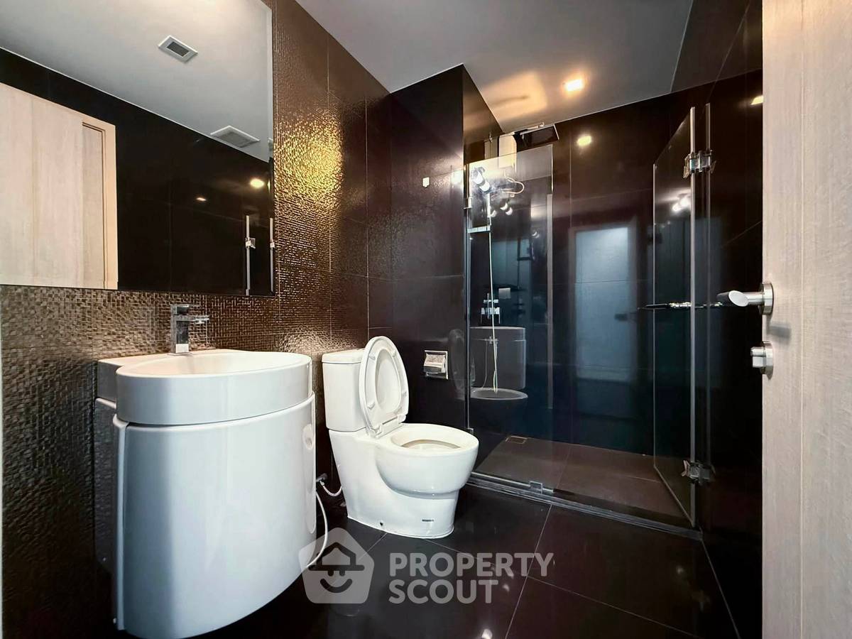 รูป ห้องนอน 2 ห้อง ชั้น 21 Rhythm Sukhumvit 36-38 ห่าง BTS ทองหล่อ 300 ม. (ID 3205376) - รูปที่ 8/19