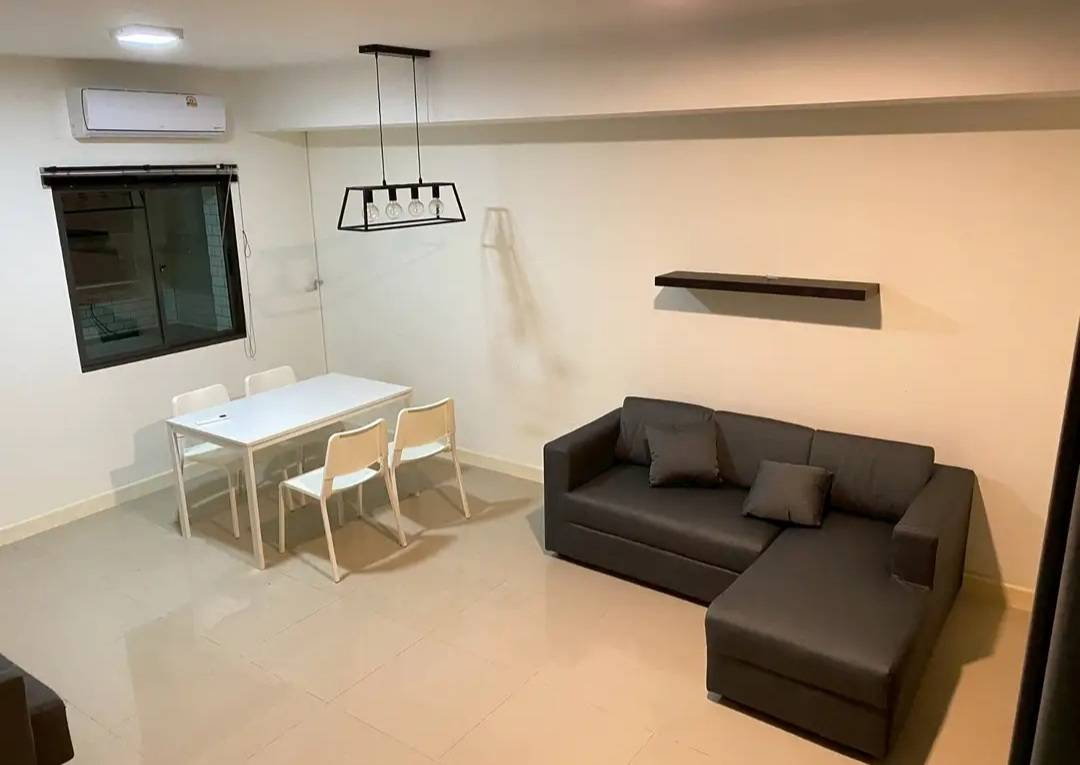 รูป T 1527 ให้เช่า ทาวน์โฮม 2 ชั้น ม.พลีโน่ บางนาวงแหวน บ้านสวย เฟอร์นิเจอร์ครบ พร้อมอยู่ ราคา 23,000 บาท - รูปที่ 2/10