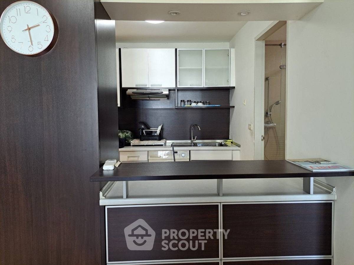 picture Spacious 1-BR 75 Sqm At Baan Sathorn Chaopraya Near BTS Krung Thon Buri (ID 3206813) - 11/19