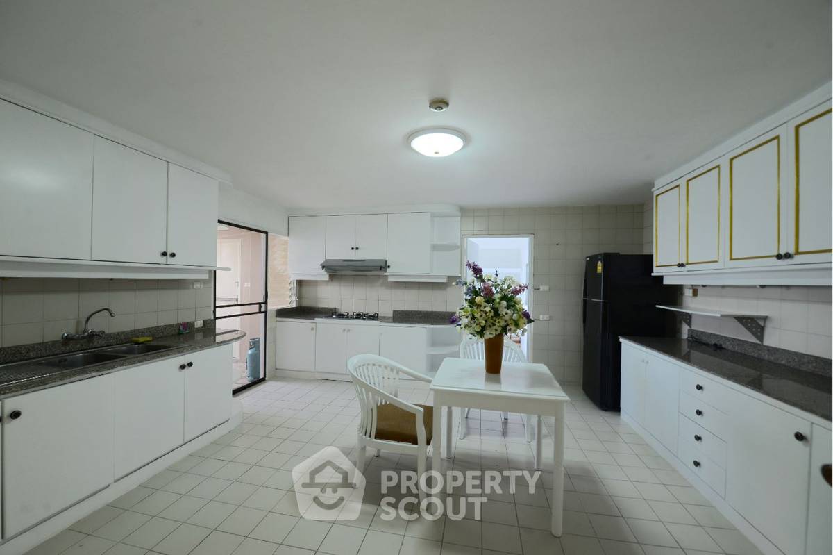 รูป เลี้ยงสัตว์ได้ คอนโด 3 ห้องนอน 350 ตร.ม. ชั้น 23 Oriental Towers BTS เอกมัย (ID 510846) - รูปที่ 10/20