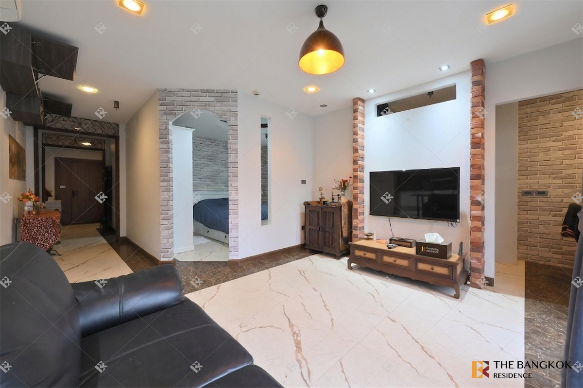 picture Condo in High-potential, Central City Location Icon III - 6/10