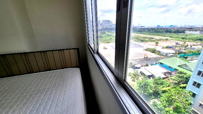 Condos for rent : Lumpini Megacity Bangna (renovated unit); 0.7 km to Princ Hospital Suvarnabhumi and 0.5 km to The Glass Market Bangna; includes a new washing machine.