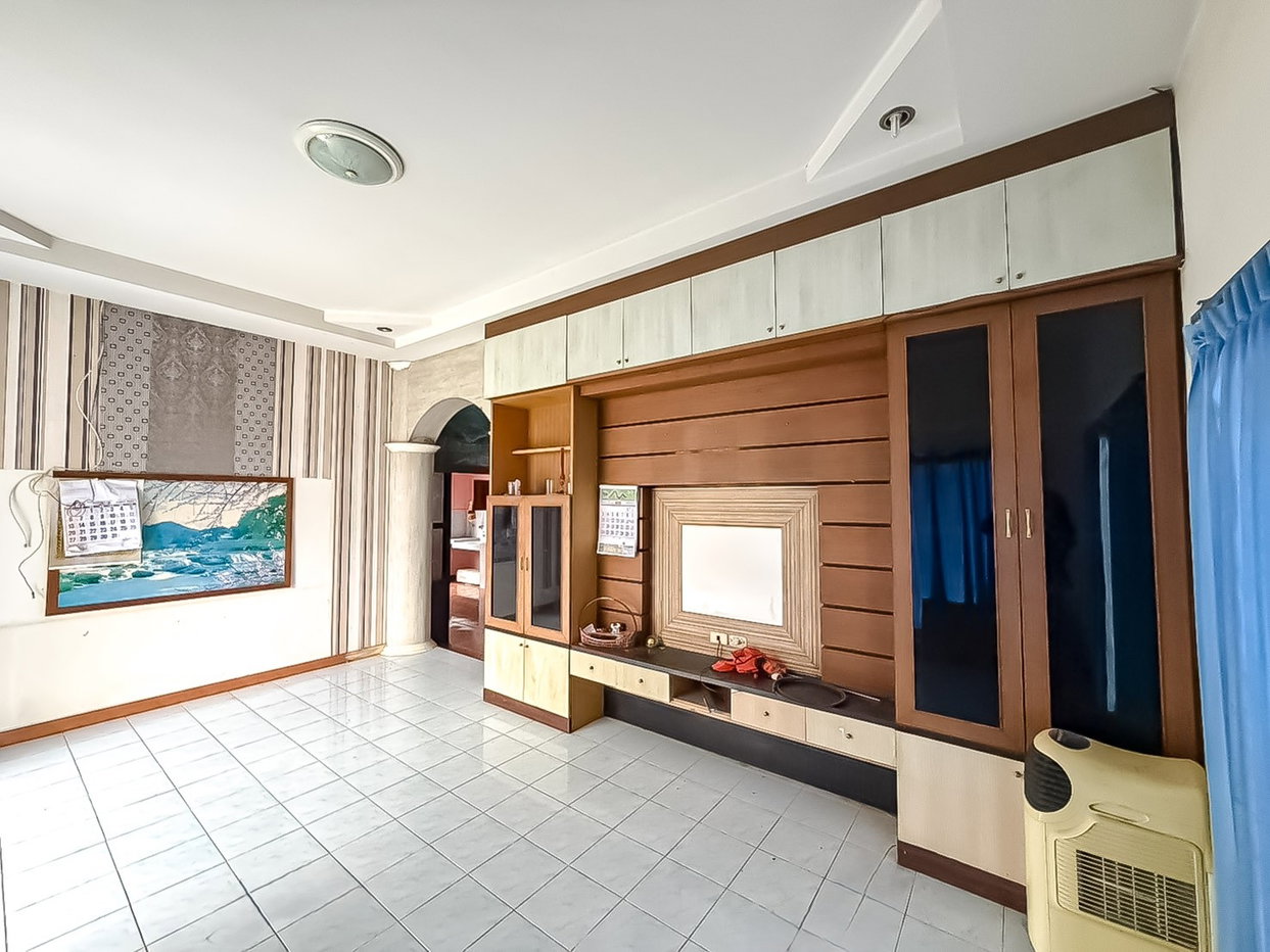 picture Modern House for Sale Pong East Pattaya 2 Bedrooms - 3/17