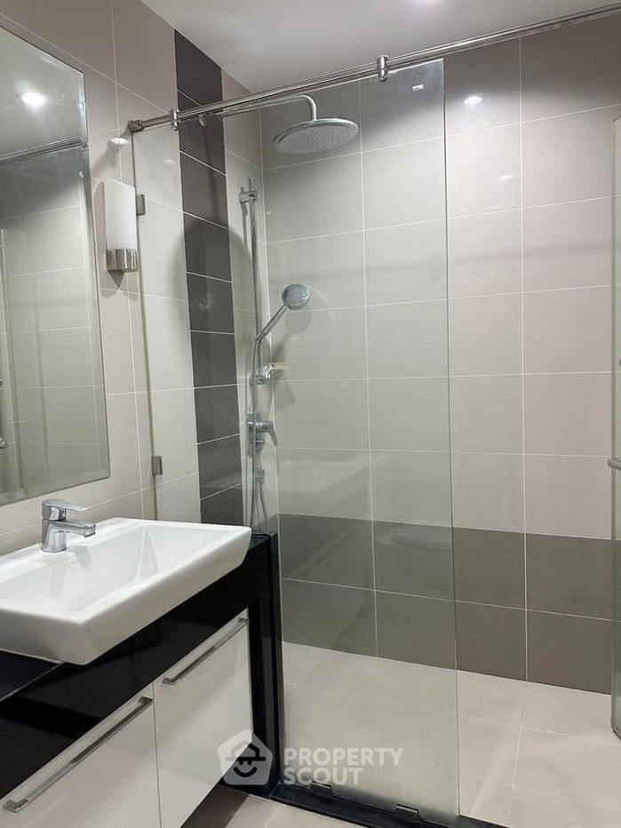 picture 24th-Floor 2-BR Condo At Supalai Lite Sathorn-Charoenrat (ID 2518802) - 3/9