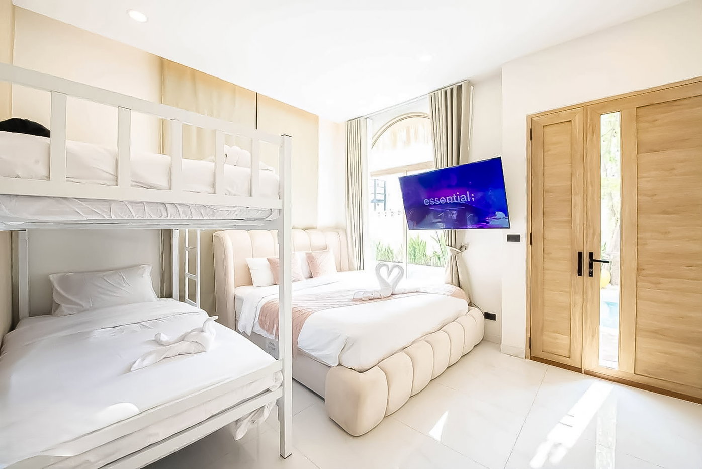 picture High End Pool Villa for Sale Jomtien Pattaya 5 Bedrooms - 10/18
