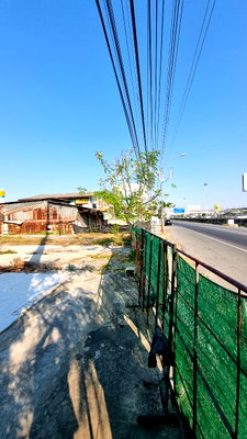 Land for rent : Land for Rent! 210 Sq.w. in a Prime Location  Near ARL Ban Thap Chang station.