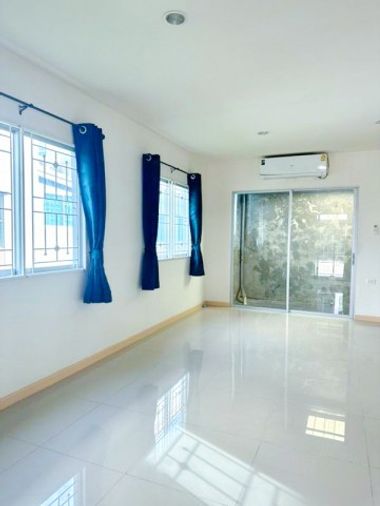 3-bed townhouse for rent, 150 sqm, 18 sq wah, Bang Khun Thian