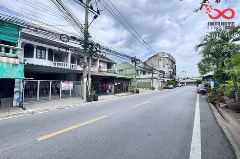 ขายทาวน์เฮาส์ 2 ชั้น 29 ตร.ว. ซอยนวมินทร์ 111 รีโนเวทใหม่ พร้อมอยู่ ค้าขายได้