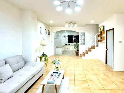 Townhouses for sale Bang Lamung Chonburi : Modern 2Storey Townhouse for Sale Chaiyapruek Pattaya