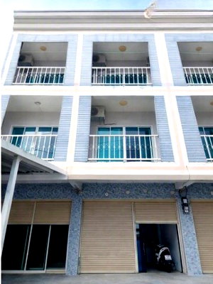 Shophouses for rent : With air conditioning, Mae Sot Airport 3.6 km. 20 sq m. Robinson Mae Sot 1.1 km. Tak, for rent, shophouse, 3 floors, 3 bedrooms, 3 bathrooms.