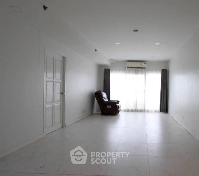 picture 2-BR Baan Nonsi Condo On Thanon Chan, Chong Nonsi (ID 3206764) - 1/11