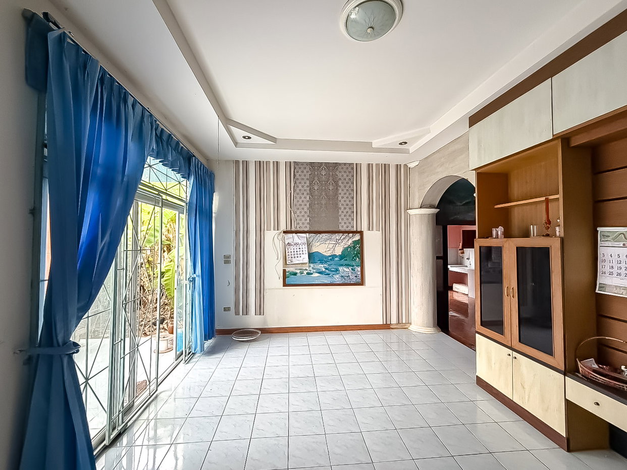 picture Modern House for Sale Pong East Pattaya 2 Bedrooms - 2/17