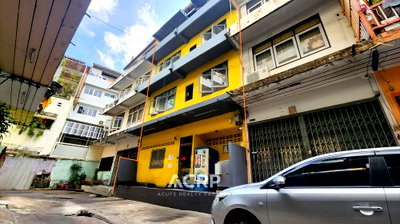 Shophouses for sale St. Andrews International School Bangkok : Shophouse 2 units combined for sale with income. Pridi Banomyong 2, Phra Khanong  (00155520) 