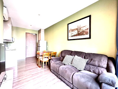 Condos for rent : For rent: Whizdom Essence condo near BTS Punnawithi, fully furnished with appliances, high floor @ 20,000 Baht.