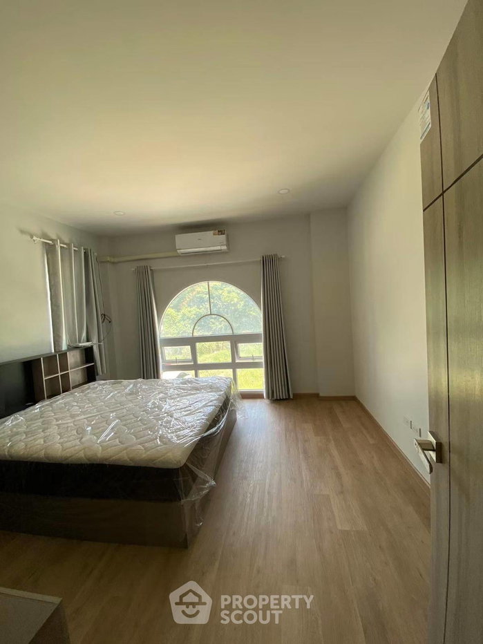 รูป บ้าน 4 ห้องนอน 420 ตร.ม. ใน Mu Ban Ake Arree พัทยา (ID 3210098) - รูปที่ 16/17