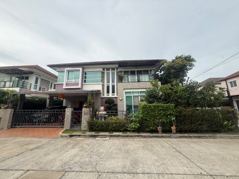 Looking to sell a 2-story detached house.