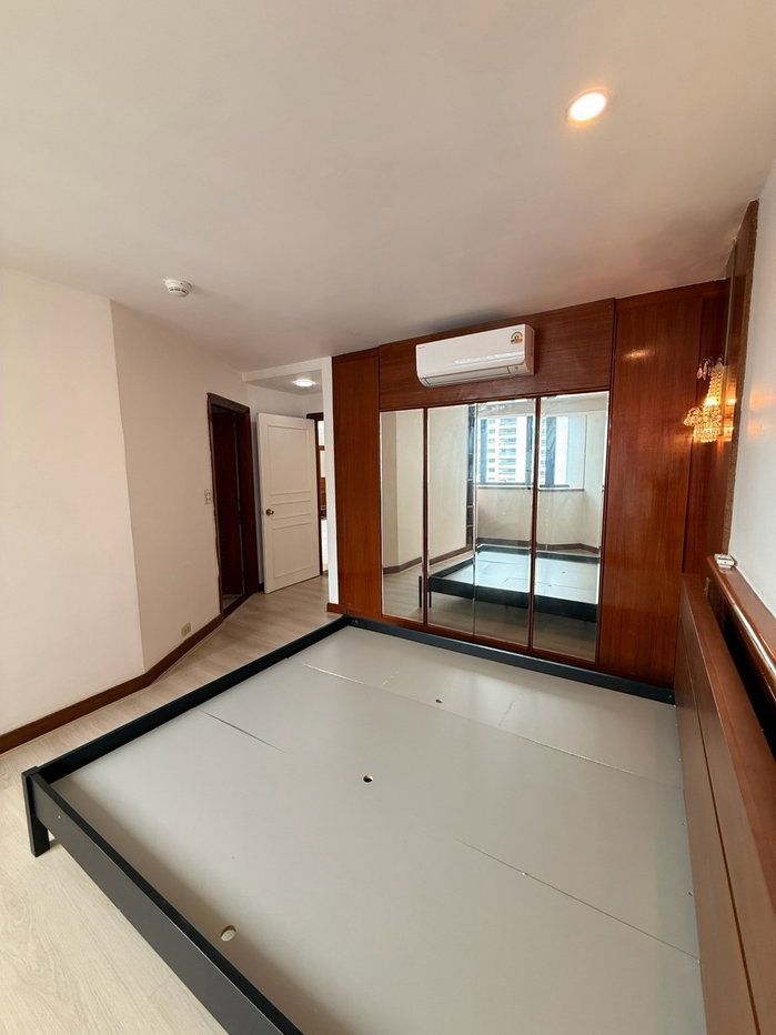 รูป LTH16072 - Luxury Condo for Sale Phrom Phong | President Park | 260 sq.m. | 3+1 Beds 4+1 Baths | BTS Phrom Phong | 25 MB | คอนโดหรูขาย พร้อมพงษ์ - รูปที่ 6/7