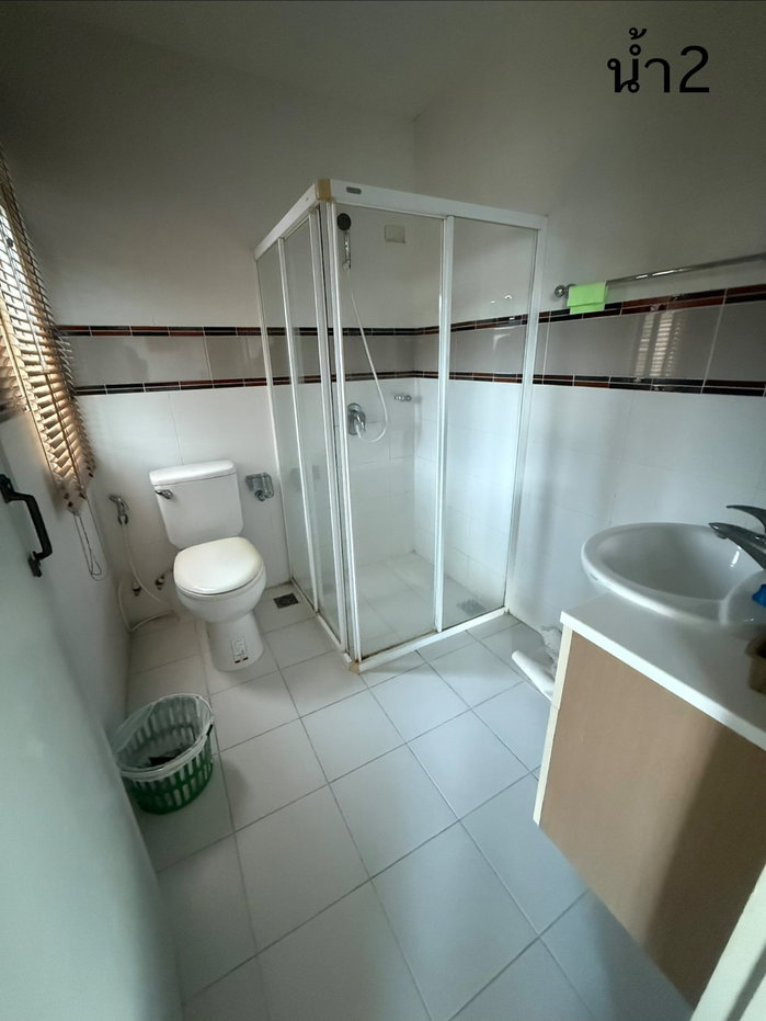 picture Looking to sell a 2-story detached house. - 10/15