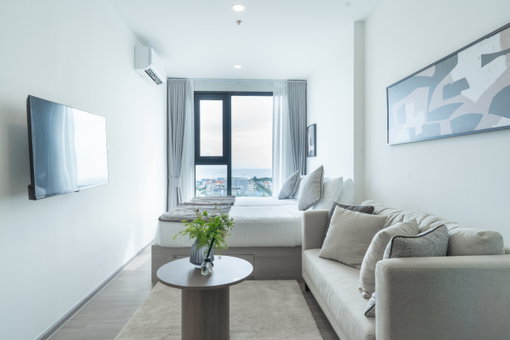 🏡✨ ให้เช่าคอนโด ออริจิ้น เพลย์ บางแสน  💥 พร้อมเข้าอยู่!🛏️ 1 ห้องนอน 🚿 1 ห้องน้ำ 📐 ขนาด 28 ตร.ม. 🛋️ พร้อมเฟอร์นิเจอร์ ✨ ห้องใหม่  ตู้เสื้อผ้าใหญ่