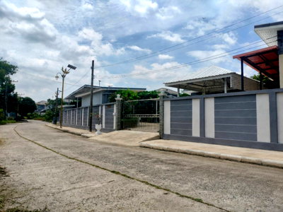 บ้านเดี่ยว สนามบินสุวรรณภูมิ : 🏘️ขายบ้านเดี่ยวชั้นเดียว บ้านสไตล์รีสอร์ท  ในหมู่บ้านกรีนเลค ทำเลดี ใกล้สนามบินสุวรรณภูมิ เนื้อที่ 282. ตร.ว 🤩