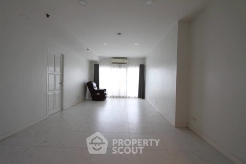 2-BR Baan Nonsi Condo For Sale In Thanon Chan Bangkok (ID 3207175)