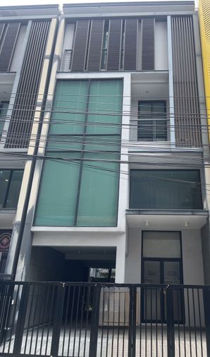 ให้เช่าโฮมออฟฟิศ 3 ห้องนอน 250 ตร.ม. 24.2 ตร.ว. เขตวังทองหลาง