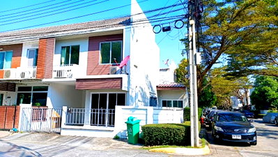 เช่าทาวน์โฮม ถนนลาดปลาเค้า : 🏡✨ ให้เช่าทาวน์โฮมหลังมุม – หมู่บ้านอารียา เดอะคัลเลอร์2 ลาดปลาเค้า  ทำเลดี ใกล้เกษตร–นวมินทร์ และรามอินทรา