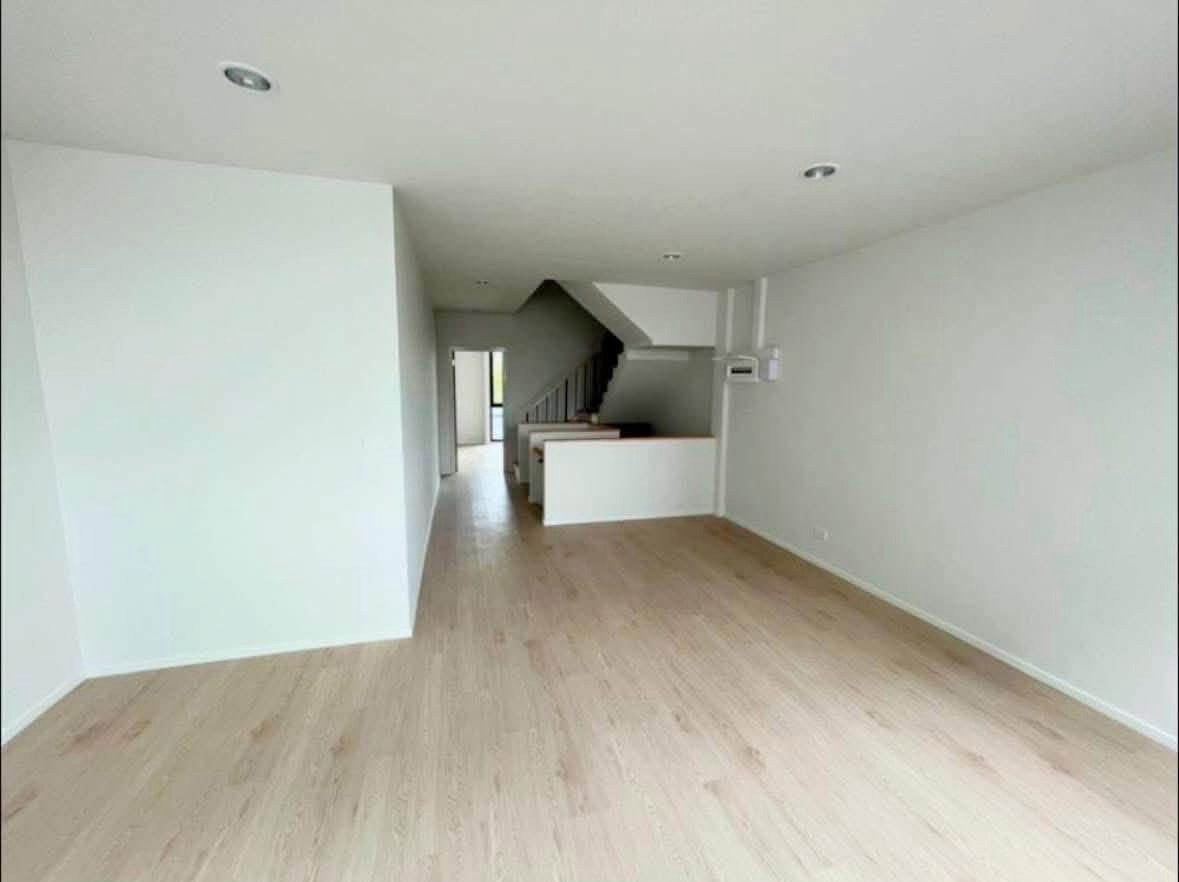 รูป 🏡 ขาย / เช่า Townhome 3 ชั้น NUE Connex House Don Mueang 4 ห้องนอน 4 ห้องน้ำ บ้านทำเลดี โซนหน้า Clubhouse ติดสนามเด็กเล่นและสระว่ายน้ำ - รูปที่ 4/8