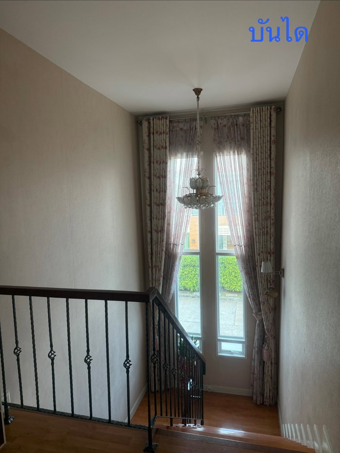 picture Looking to sell a 2-story detached house. - 4/15