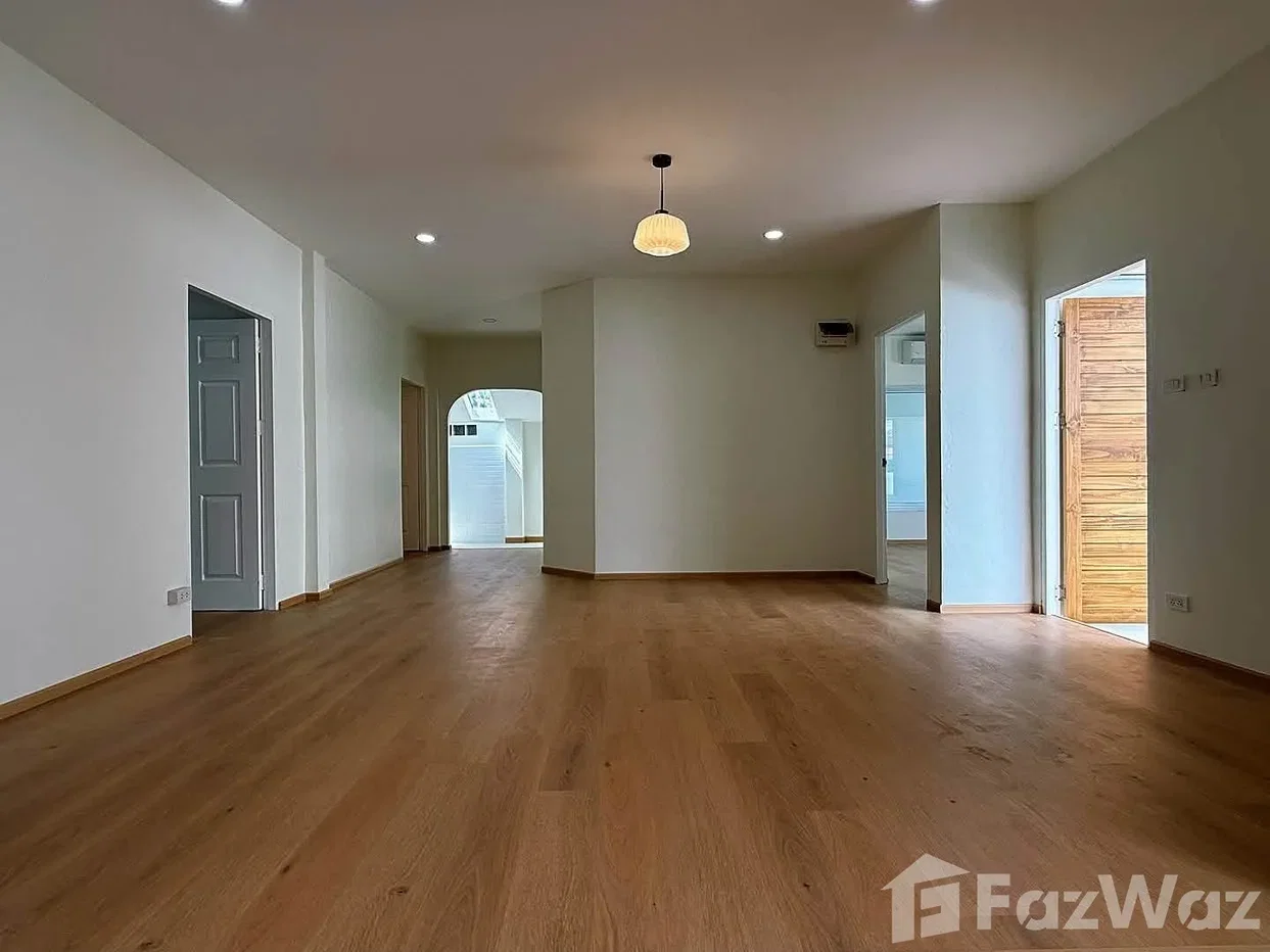picture Renovated House 6688385 - 4/13