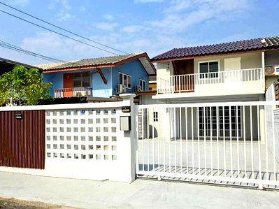 บ้านแฝด สถานีรถไฟฟ้าดอนเมือง : ขายบ้านแฝดรีโนเวทใหม่ หมู่บ้านปิ่นเจริญ 3 สรงประภา 14 ดอนเมือง 35 ตร.ว. 2 นอน 2 น้ำ ใกล้สนามบินดอนเมือง รถไฟฟ้าสายสีแดง เพียง 3.75 ล้าน ฟรีโอน