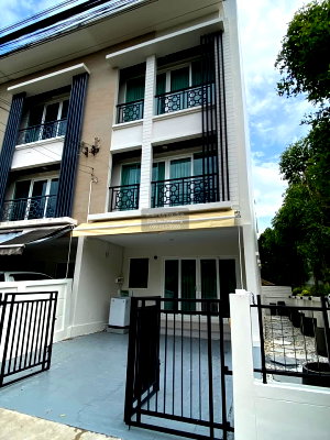 Townhouses for sale Max Valu Pattanakarn : For Sale Townhouse/Townhome  , Baan Klang Muang Rama9 - Srinakarin , corner unit , Suan Luang , Suan Luang , Bangkok , CX-167501 ✅ Live chat with us ADD LINE @connexproperty ✅