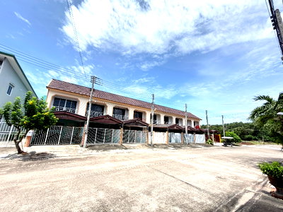 Townhouses for sale Rayong : URGENT SALE: 2-Bedroom Townhome near Laem Mae Phim Beach – Owner Sale, Negotiable