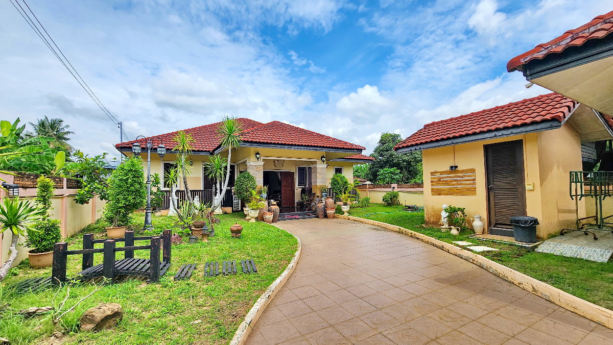 🔥 146 SQ.WAH CORNER HOUSE FOR ONLY THB 2.8M — 200+ SQ.M. OF LIVING SPACE! 🏡 Big House. Large Land. Great Value. 2 Minutes from Doi Saket Hospital!