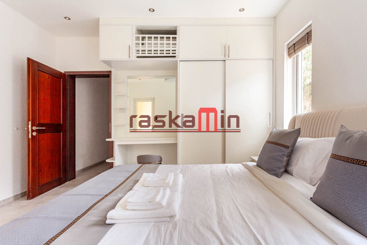 picture Siam Royal View Pattaya – 4 Bedrooms Pool Villa for Rent - 49/50
