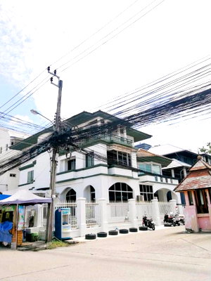 เช่าโฮมออฟฟิศ กรุงเทพมหานคร : HR3773ให้เช่า Home Office 3 ชั้น หลังมุม พื้นที่ใหญ่ 650 ตร.ม. ทำเลดี กรุงเทพกรีฑา 15 (ตรงข้ามสนามกอล์ฟ Unico / ติด 7-Eleven)