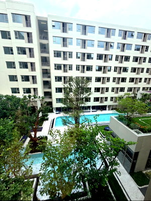 ขายคอนโด : ห้องสวยวิวสระ ชั้น 4 ขายดาวน์พร่อมโอน ด่วนๆ ภายใน สค กย นี้