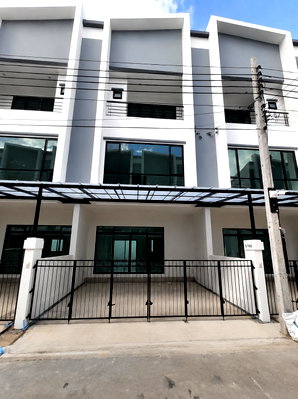 Townhouses for rent Bangna Commercial College : Townhome for Rent at Cordiz at Udomsuk