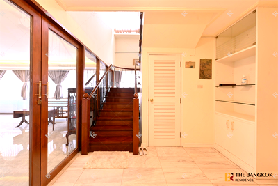 Condos for sale : Pleonchit Terrace near BTS Phloen Chit Luxury Condo Ready to Move-in at the Best Location