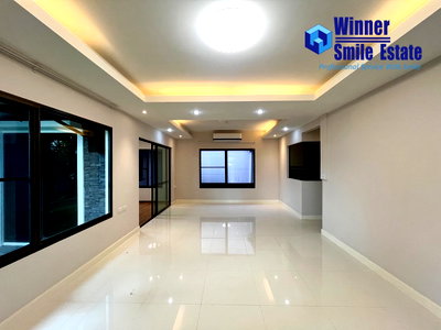 Houses for sale Mega Bangna : Luxury house for sale, Mantana Bangna Km.7, 4 bedrooms, 3 bathrooms, near Mega Bangna.