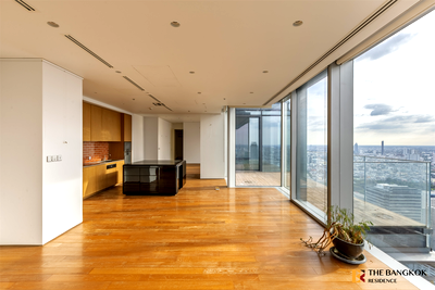 Condos for sale : The Ritz Carlton Residence The Privilege of Luxury in an Economic Hub Location near BTS Chong Nonsi