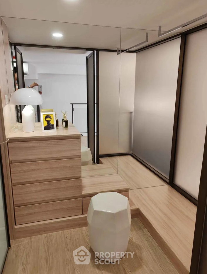 picture 24th-Floor 1-BR Landmark @MRTA Station Condo (ID 3212912) - 7/11