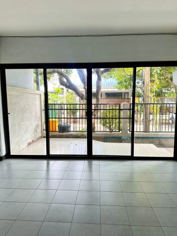 รูป BTSกรมทหารรามที่11 326ม. BTS วัดพระศรีมหาธาตุ 700 ม. 33ตร.ว พหลโยธิน 49-57 ทาวน์โฮม 2 ชั้น 3 นอน 3 น้ำ160 ตร.ม. วัดพระศรีมหาธาตุ 450 ม - รูปที่ 3/8